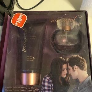 Twilight Saga novelty, such perfume, and shower cream box banged up